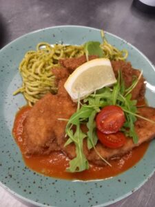 Escalopes milanaises. Spaghettis au pesto. Le gout des mets. 67140 barr.