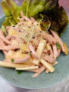 Salade vigneronne. Entrée.