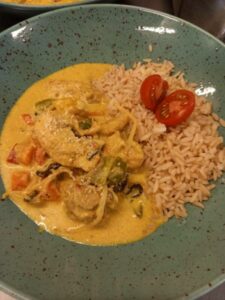 Emincé de volaille au curry.