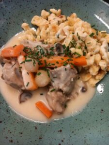 Blanquette de veau. Spaetzle. Plat du jour